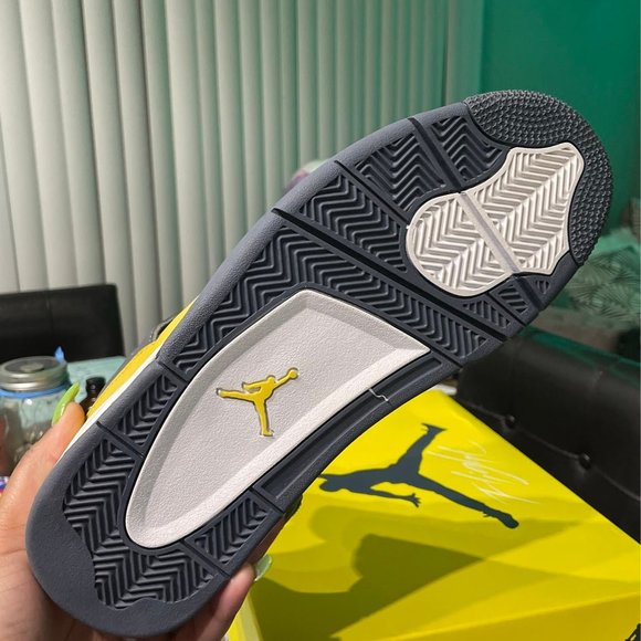 Air Jordan 4 lightining